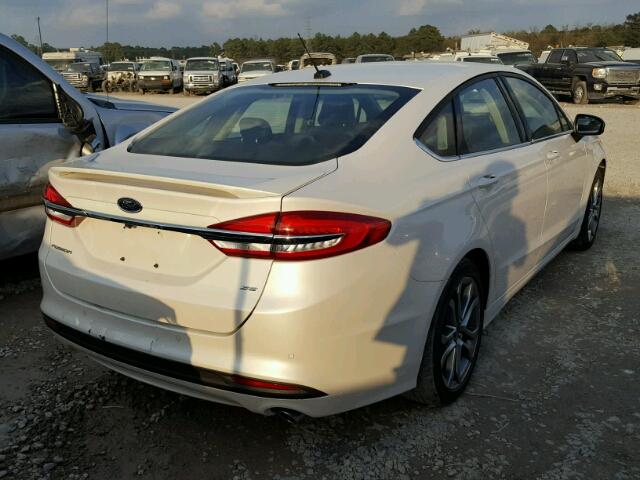 3FA6P0H78HR254435 - 2017 FORD FUSION SE WHITE photo 4