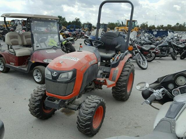 B2301HSD52704 - 2017 KUTA TRACTOR ORANGE photo 2