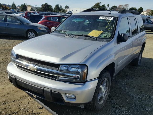 1GNES16S856128674 - 2005 CHEVROLET TRAILBLAZE SILVER photo 2