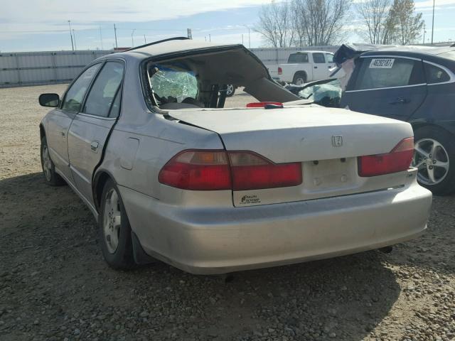 1HGCG1659WA070876 - 1998 HONDA ACCORD EX SILVER photo 3