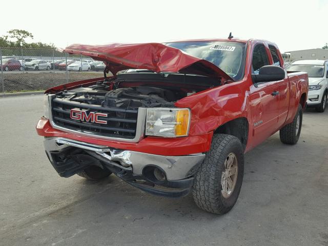 1GTR1VE00BZ127470 - 2011 GMC SIERRA RED photo 2