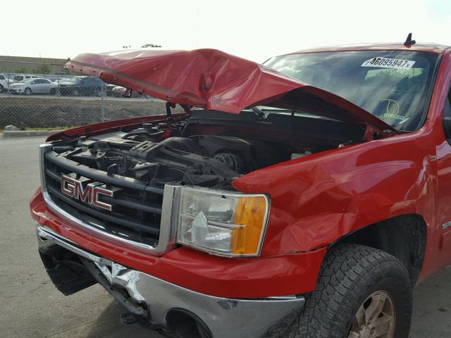 1GTR1VE00BZ127470 - 2011 GMC SIERRA RED photo 9