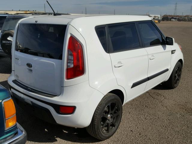 KNDJT2A50C7435033 - 2012 KIA SOUL WHITE photo 4