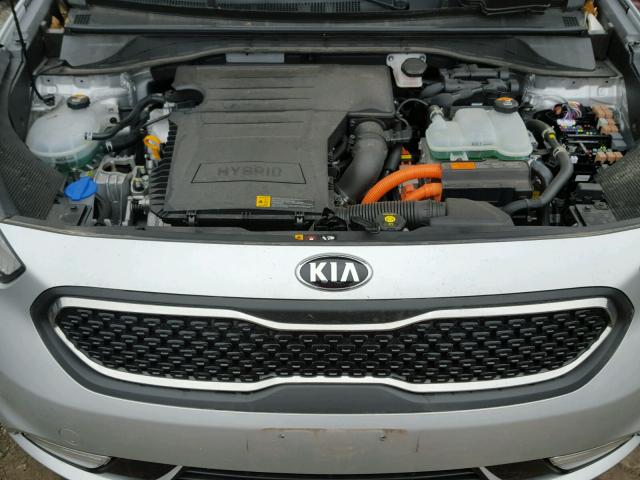 KNDCC3LC1H5042168 - 2017 KIA NIRO EX SILVER photo 7