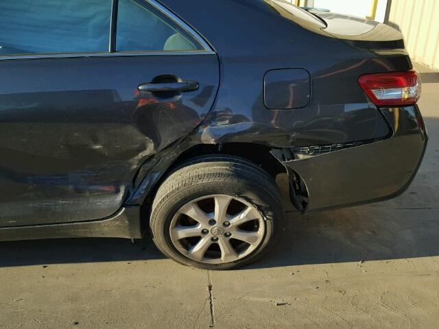 4T1BF3EK3BU155975 - 2011 TOYOTA CAMRY BASE GRAY photo 9