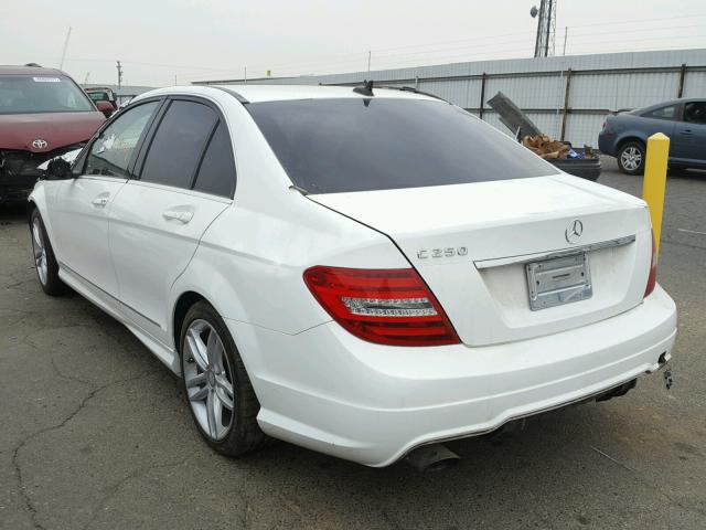 WDDGF4HB6EA959758 - 2014 MERCEDES-BENZ C 250 WHITE photo 3