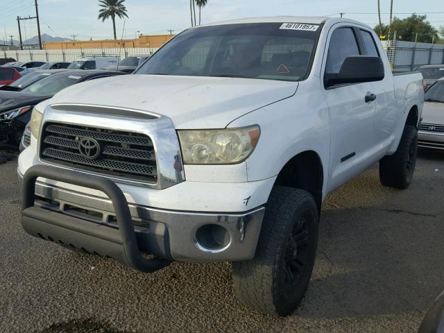 5TFBT54138X011030 - 2008 TOYOTA TUNDRA DOU WHITE photo 2