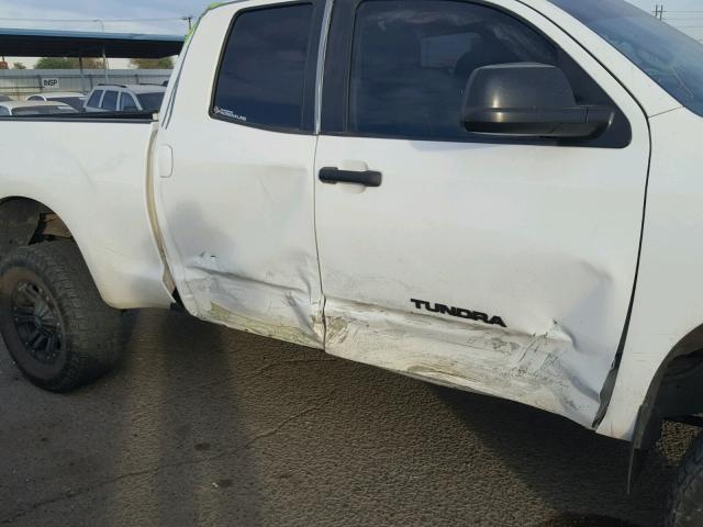 5TFBT54138X011030 - 2008 TOYOTA TUNDRA DOU WHITE photo 9