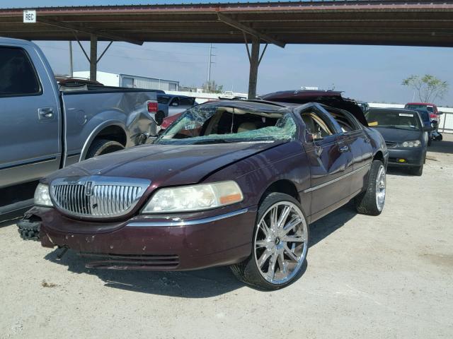 1LNHM82V06Y644800 - 2006 LINCOLN TOWN CAR S MAROON photo 2