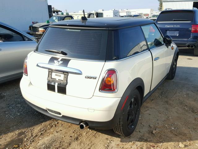 WMWMF3C51ATZ25327 - 2010 MINI COOPER WHITE photo 4