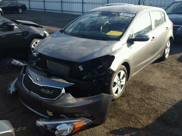 KNAFK5A86G5597834 - 2016 KIA FORTE LX GRAY photo 2