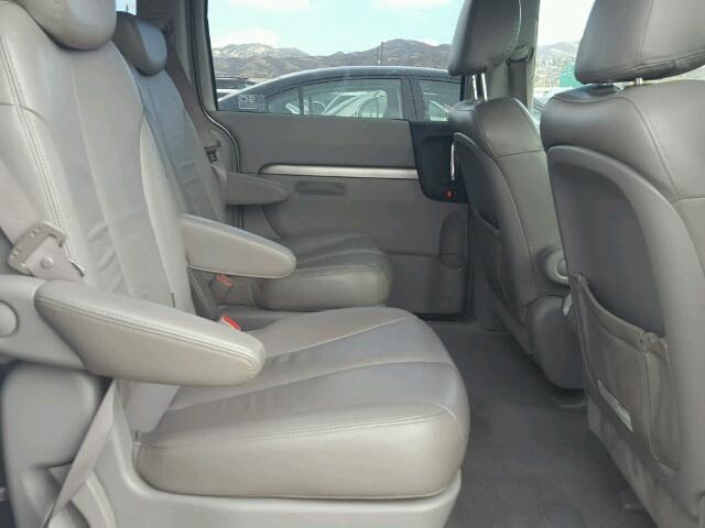 KNDMC233376039442 - 2007 HYUNDAI ENTOURAGE SILVER photo 6