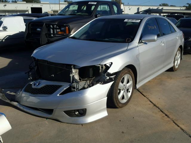 4T1BF3EK6BU736015 - 2011 TOYOTA CAMRY BASE SILVER photo 2