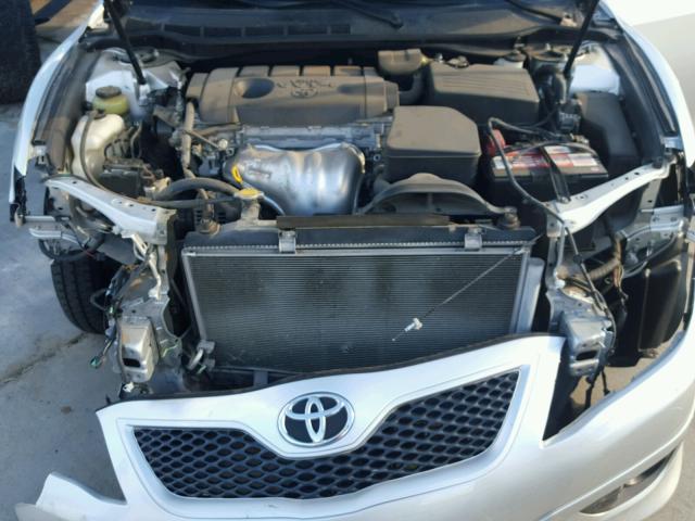 4T1BF3EK6BU736015 - 2011 TOYOTA CAMRY BASE SILVER photo 7