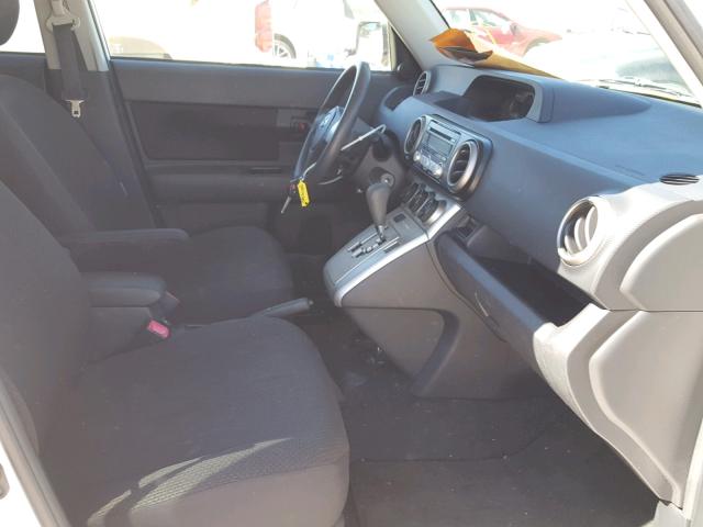 JTLKE50E791060937 - 2009 TOYOTA SCION XB Blanco foto 5