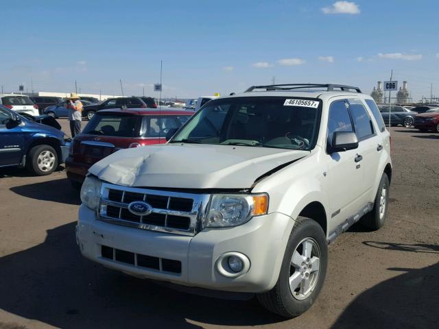 1FMCU03138KD77553 - 2008 FORD ESCAPE WHITE photo 2