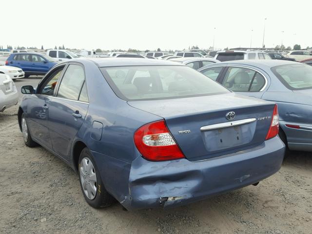 JTDBE32K330177169 - 2003 TOYOTA CAMRY LE BLUE photo 3