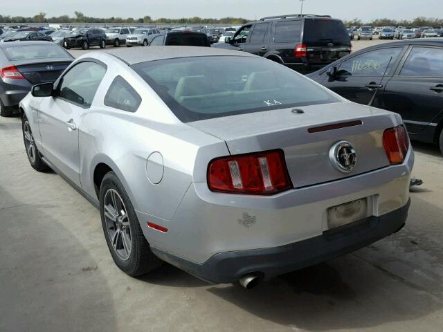 1ZVBP8AMXC5216981 - 2012 FORD MUSTANG SILVER photo 3