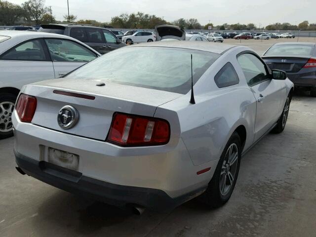 1ZVBP8AMXC5216981 - 2012 FORD MUSTANG SILVER photo 4