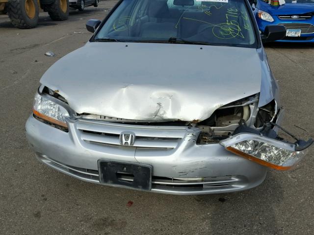 1HGCF86651A130648 - 2001 HONDA ACCORD VAL SILVER photo 9