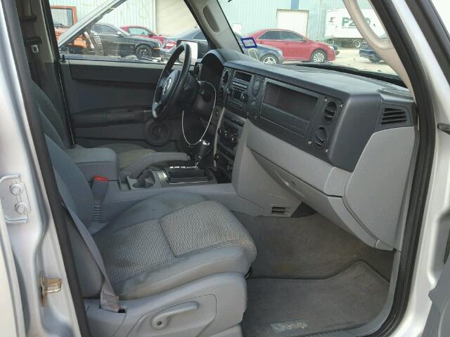 1J8HG48K07C562770 - 2007 JEEP COMMANDER SILVER photo 5