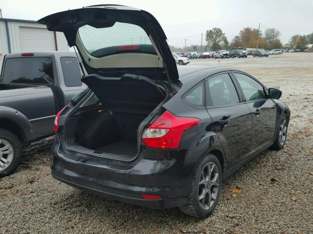 1FADP3K28EL180031 - 2014 FORD FOCUS SE BLACK photo 4