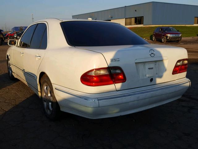 WDBJF65J32B453655 - 2002 MERCEDES-BENZ E 320 WHITE photo 3