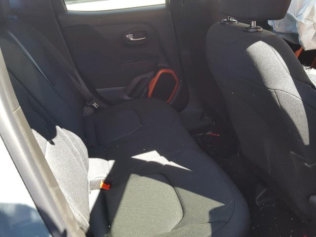 ZACCJBAB9JPH25615 - 2018 JEEP RENEGADE S 灰色 照片 6