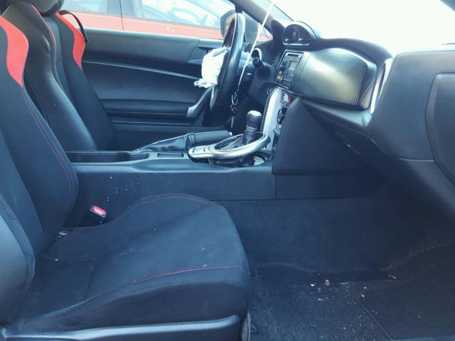 JF1ZNAA13D2704070 - 2013 TOYOTA SCION FR-S WHITE photo 5