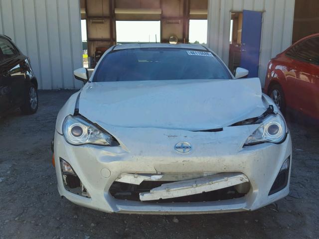 JF1ZNAA13D2704070 - 2013 TOYOTA SCION FR-S WHITE photo 9