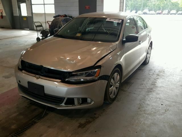 3VW1K7AJ8DM222042 - 2013 VOLKSWAGEN JETTA BASE SILVER photo 2