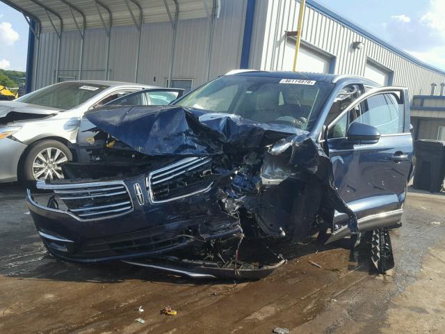 5LMCJ2C93HUL62885 - 2017 LINCOLN MKC SELECT ლურჯი ფოტო 2