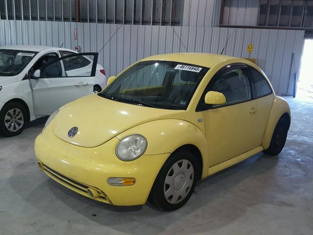 3VWCA21C2YM453041 - 2000 VOLKSWAGEN NEW BEETLE 黄色 照片 2
