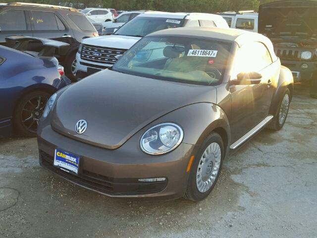 3VW517AT1FM801589 - 2015 VOLKSWAGEN BEETLE BROWN photo 2