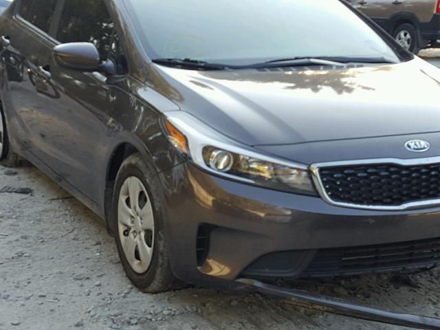 3KPFK4A71HE077826 - 2017 KIA FORTE LX BROWN photo 9