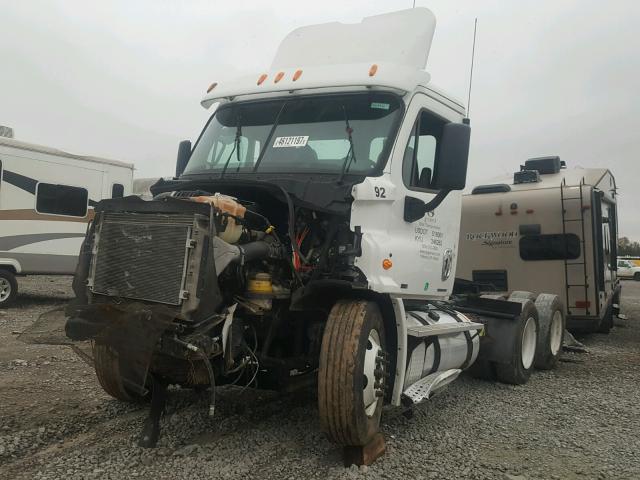 1FUJGBDV5BLAX7803 - 2011 FREIGHTLINER CASCADIA 1 WHITE photo 2