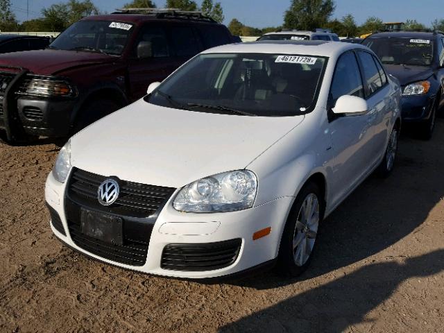 3VWRJ7AJ6AM018907 - 2010 VOLKSWAGEN JETTA WOLF WHITE photo 2