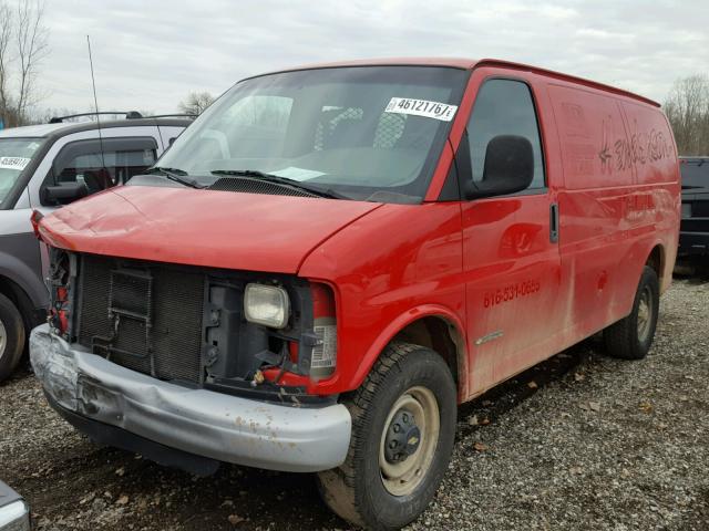 1GCHG35R321236534 - 2002 CHEVROLET EXPRESS G3 RED photo 2