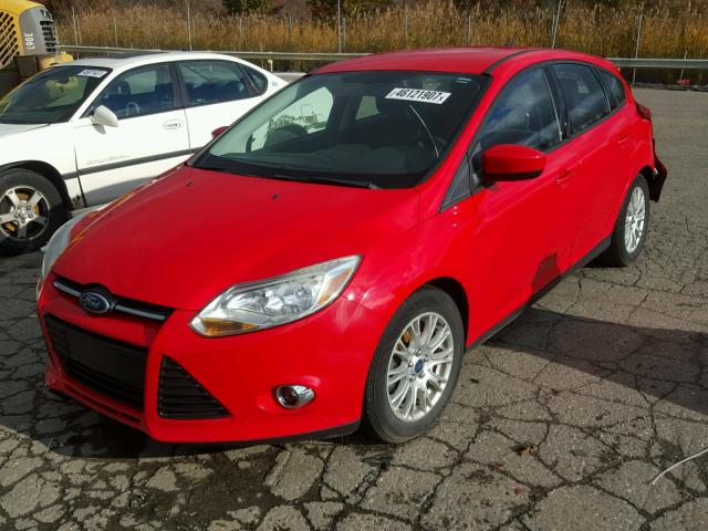 1FAHP3K27CL186238 - 2012 FORD FOCUS SE RED photo 2