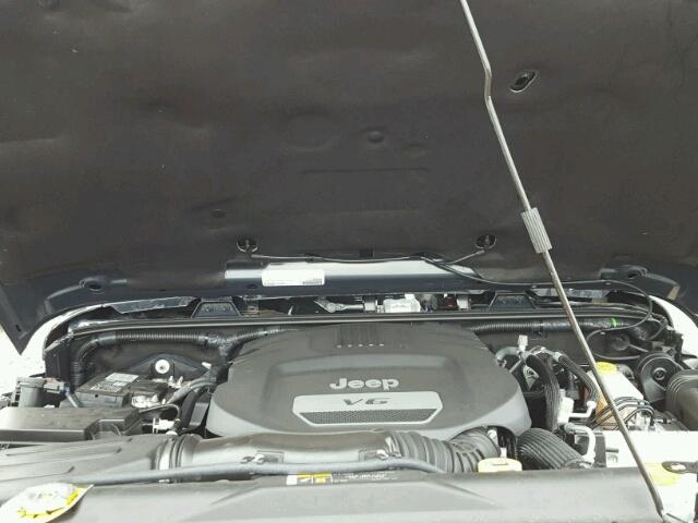 1C4BJWEG3HL689380 - 2017 JEEP WRANGLER U GRAY photo 7