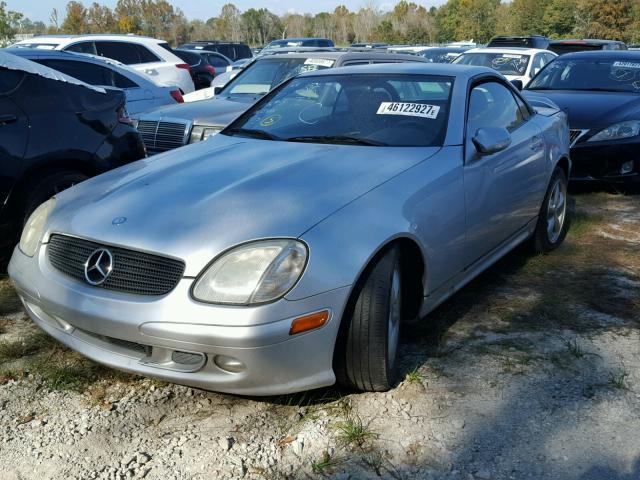 WDBKK65F91F214064 - 2001 MERCEDES-BENZ SLK 320 SILVER photo 2