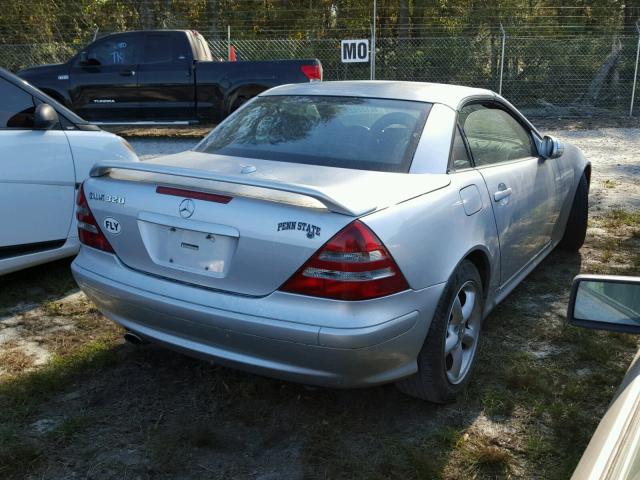 WDBKK65F91F214064 - 2001 MERCEDES-BENZ SLK 320 SILVER photo 4