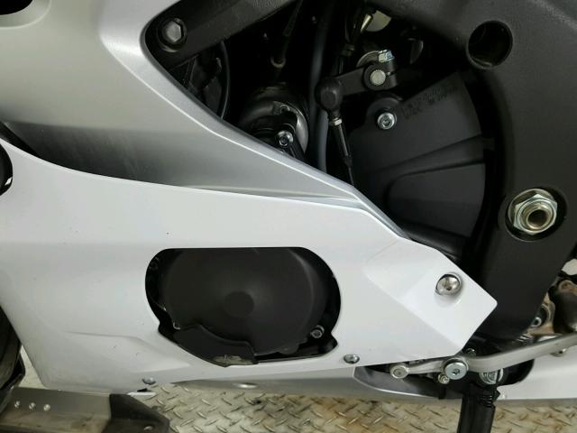 JYARJ28E7HA001180 - 2017 YAMAHA YZFR6 WHITE photo 12