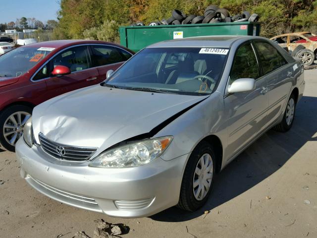 4T1BE32K65U028861 - 2005 TOYOTA CAMRY LE SILVER photo 2