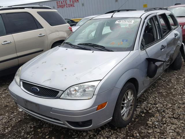 1FAFP36N95W247747 - 2005 FORD FOCUS ZXW SILVER photo 2