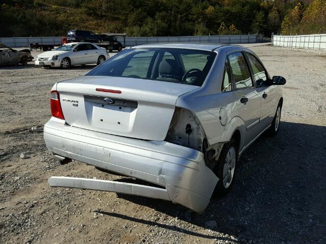 1FAFP34N47W326829 - 2007 FORD FOCUS ZX4 SILVER photo 4