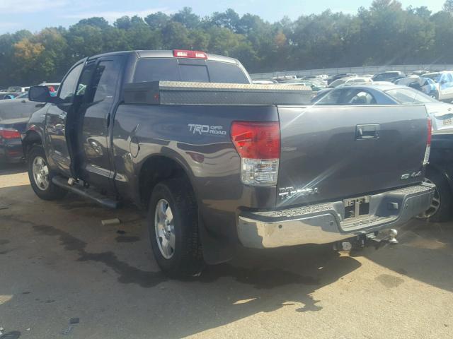 5TFBW5F14BX184406 - 2011 TOYOTA TUNDRA DOU GRAY photo 3