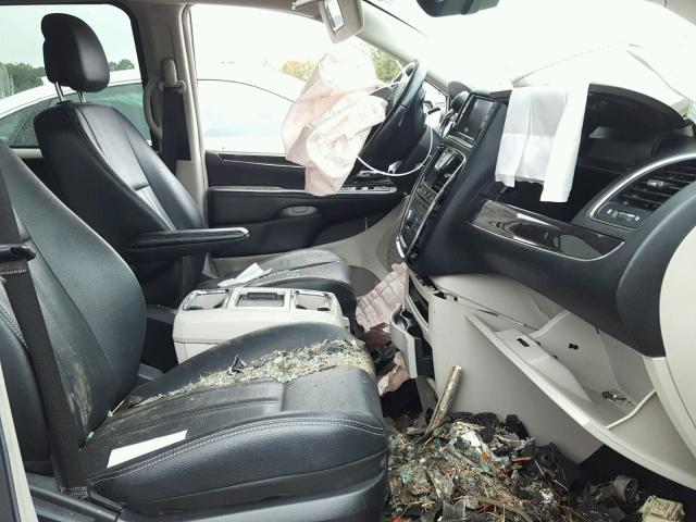 2C4RC1BG2CR389894 - 2012 CHRYSLER TOWN & COU TAN photo 5