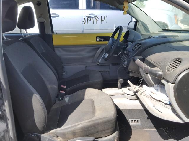 3VWBK21C11M475188 - 2001 VOLKSWAGEN NEW BEETLE Qara foto 5