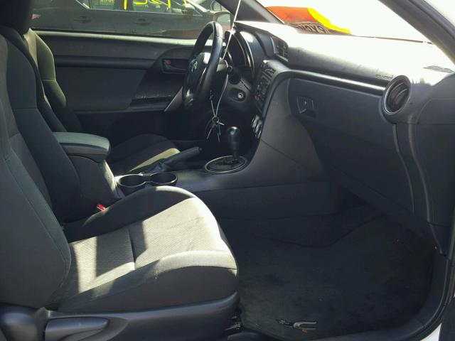 JTKJF5C76C3044878 - 2012 TOYOTA SCION TC 白色 照片 5
